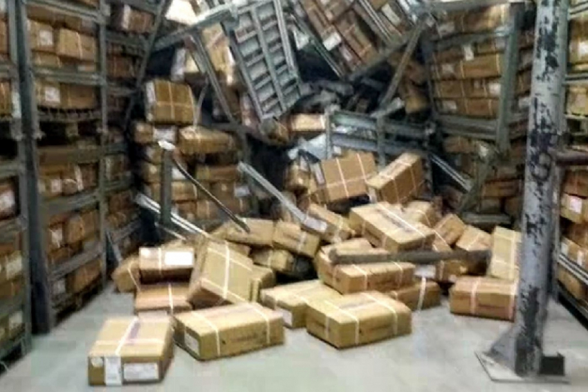 “Racks” (prateleiras) caíram sobre corpo de funcionário enquanto ele manobrava empilhadeira dentro da câmara fria