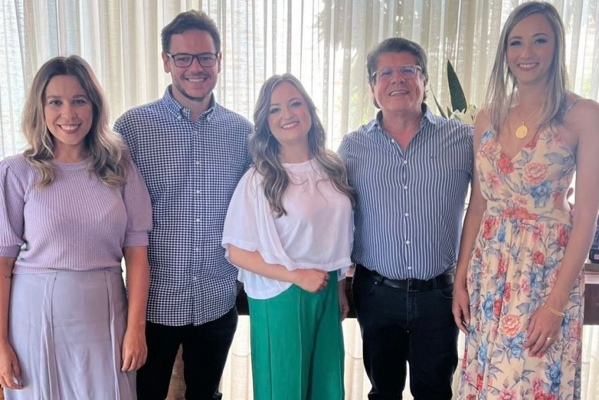 Com o CEO da Atram, Jayme Barbosa, está seu staff: Mayana Meirelles, João Gabriel Bonagamba, Bruna Nogueira e Camila Fernandes