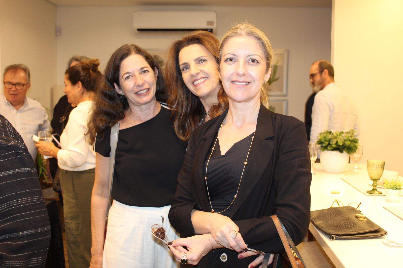 Cláudia Feres, Sueli Muzaiel e Fabiana Dias