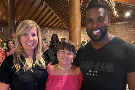 Ladeando Rosinha Aylon neste flash estão Rose Victal e Willian Matias que integram o staff da NC 2023