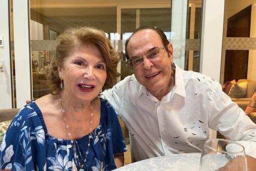 Casal notável da melhor sociedade francana: Denise Amêndola e Elias Oliveira Motta em sábado de festa