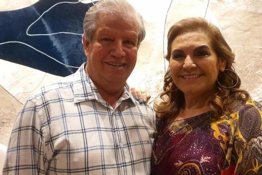 Noedi Martins de Freitas, na foto com o marido Samuel Freitas, elegantemente, mais uma vez, será grande patronesse da NC