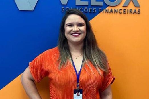 Leticia Santos, como todo dinamismo, está à frente da Velox Soluções Financeiras em Franca