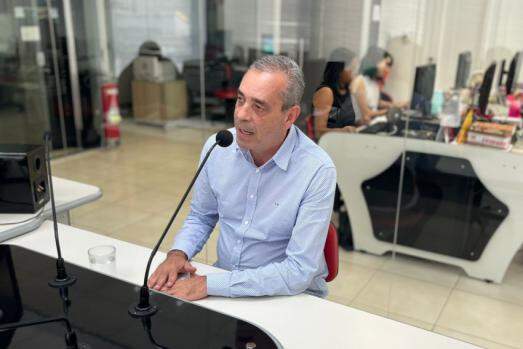 Prefeito Rodolfo Braga falou, ontem, à Rádio Difusora, sobre busca por empreender na cidade; 80% é de fora de Várzea