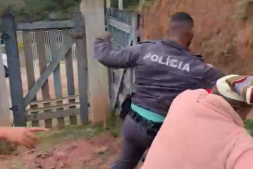 PM que agrediu idosa de 70 anos com soco no Vale &eacute; afastado, informa Estado