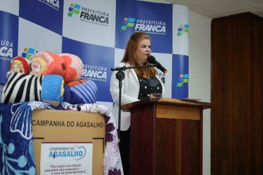 Presidente do Fundo Social e primeira-dama Cynthia Milhim Ferreira, durante a live de lançamento da Campanha do Agasalho 2023