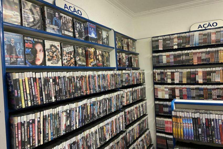 Jovens também frequentam o local, o aluguel de DVD custa R$ 3,95 e os filmes em Blu-Ray ou 3D, R$ 5
