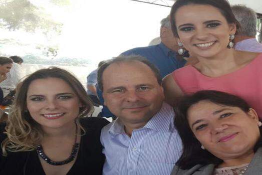 Júlio Cesar Zanetti (click com a esposa Carminha e as filhas lindas) está à frente da panificadora Pão Delícia e Leite Zanetti