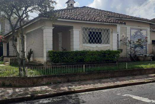 Casa histórica fica na esquina da rua Dr. Júlio Cardoso e General Osório, no centro de Franca