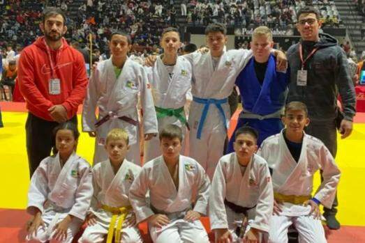 Equipe de judocas de Araçatuba que foi ao Sport Club Corinthians para representar a cidade no Open Ajinomoto