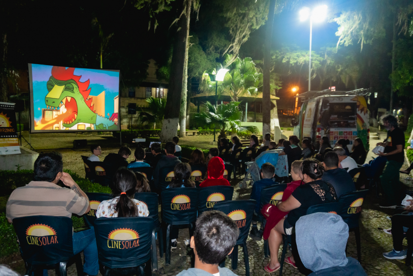 CineSolar roda o Brasil reunindo publico de todas as idades