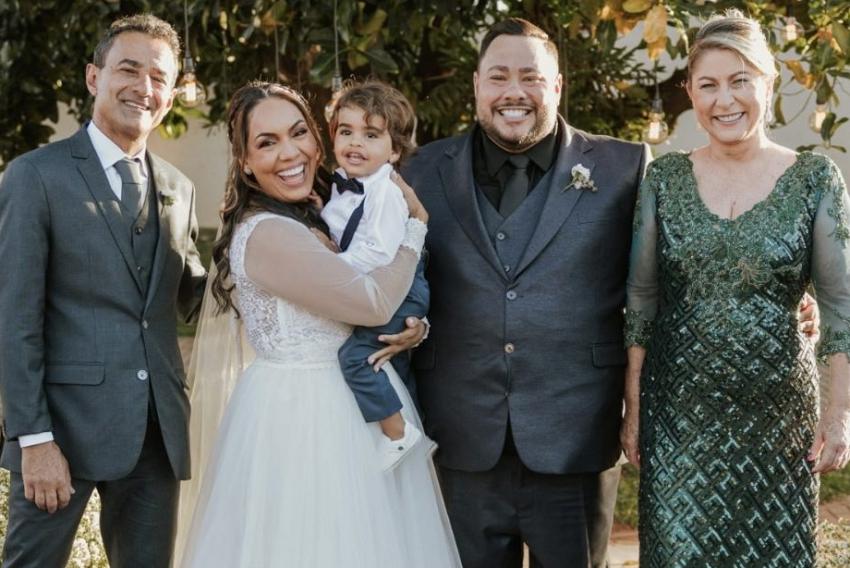 O famoso noivo deejay Lukas Campos, com sua Keyla Taveira, o filhinho Gabriel e o casal Rosangela e Luiz Carlos Campos