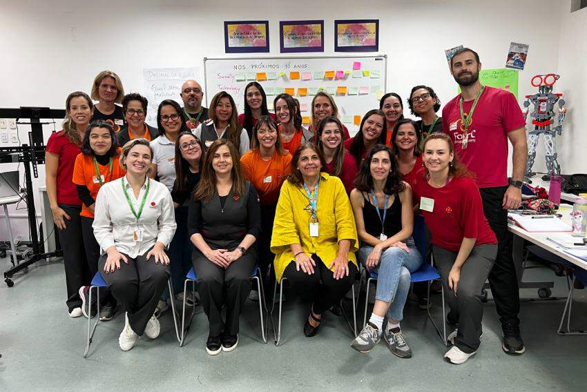 Gestores e professores da FourC Bilingual Academy 