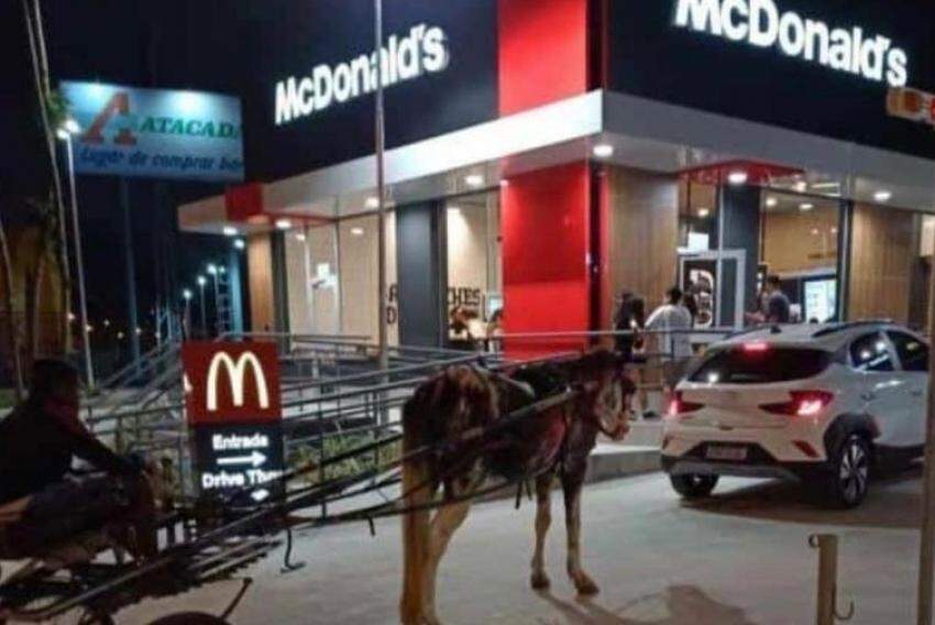 A cena foi flagrada por Victor Coimbra, 29, em um restaurante do McDonald's recém-inaugurado, no bairro Catiapoã