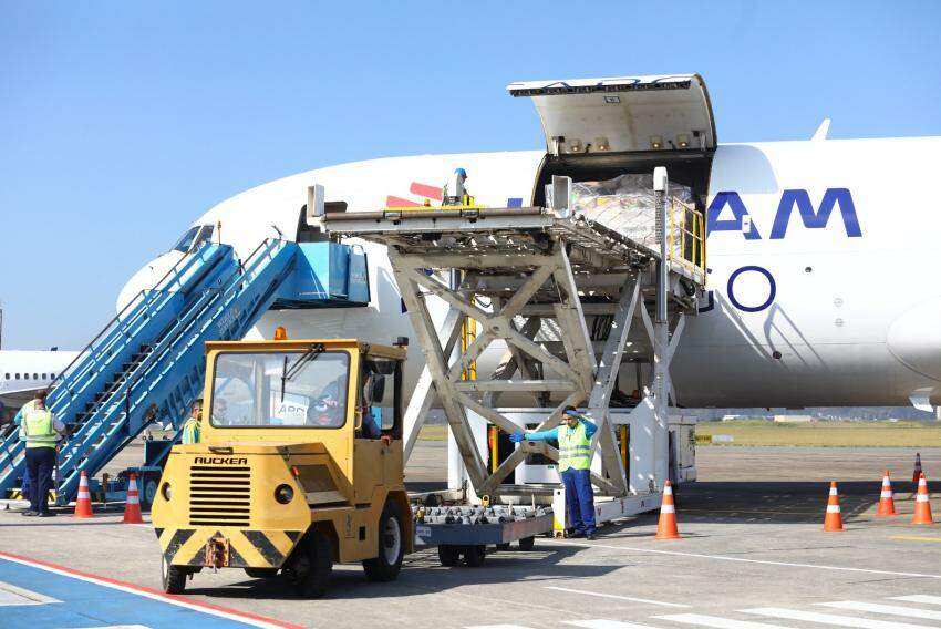 Aeroporto de São José dos Campos inaugura rota internacional com voos de carga