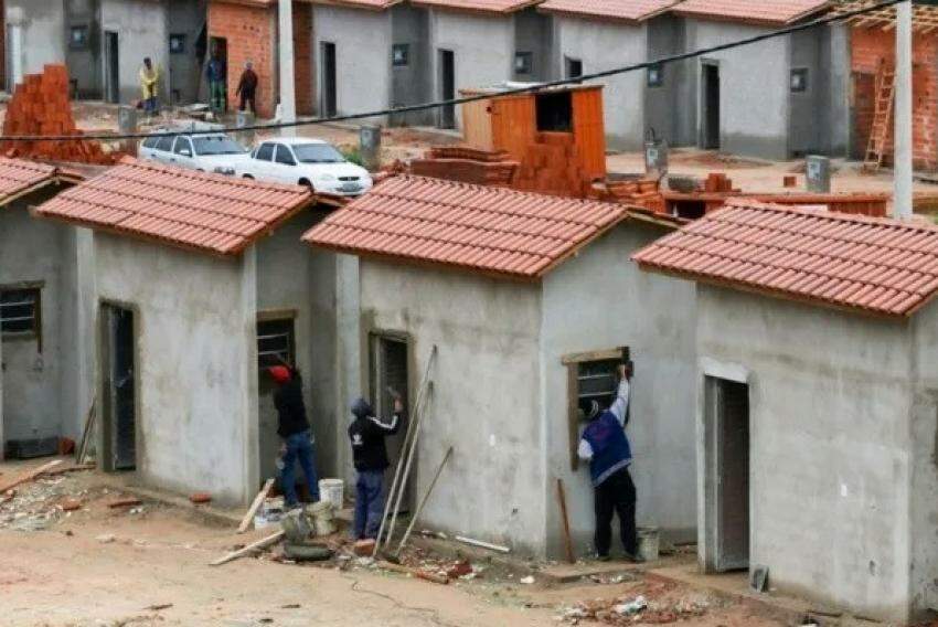 Construção de casas no Residencial Mandela
