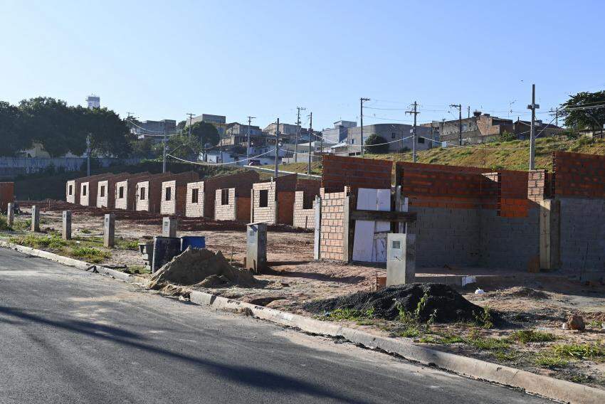 Casas de 15 m² em construção no Residencial Mandela, em Campinas