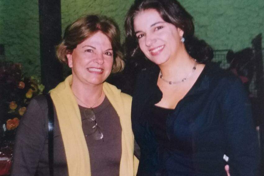 Mamãe Lena Meneghetti (sempre bonita, sorridente e chique) e filha Xanda (cujo nat é dia 5 de junho, segunda-feira).