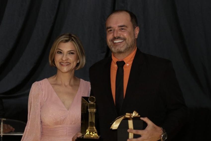 Colunista social e apresentador de TV, Anderson Pinheiro, que realizará a 15ª edição de sua Feijoada do Pinheiro em agosto, no Villa Eventos