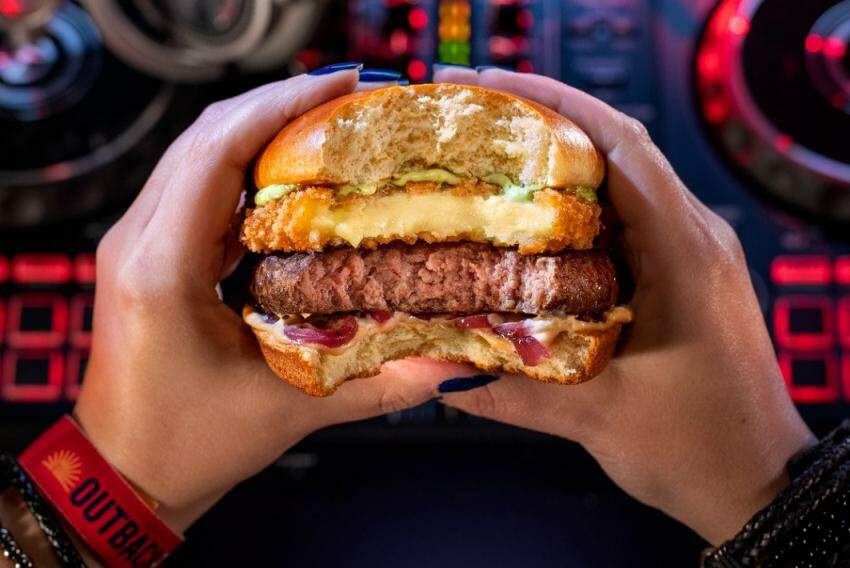 O Catupiry® Madness Burger (R$ 54,90) traz um hambúrguer de carne de 200g, com Catupiry® Originalempanado