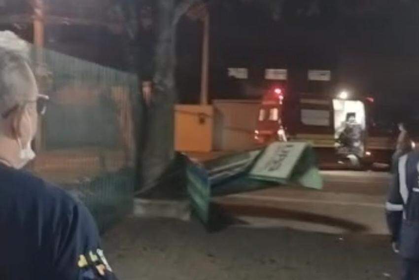 Homem derrubou parte da frente da UPA São José 