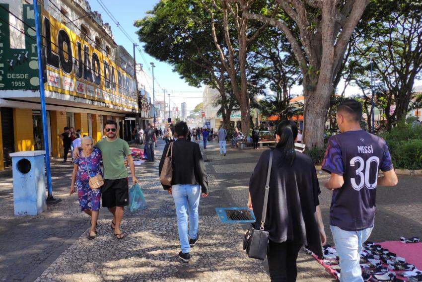Movimentação na praça Barão, no Centro de Franca