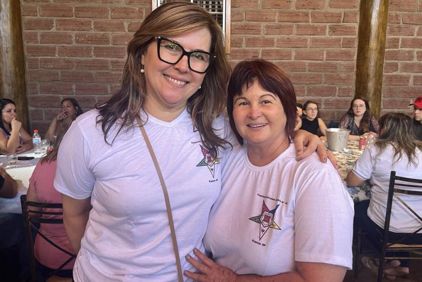 Viviane Baldochi e Rosinha Aylon no almoço com as Estrelas de Gaia ('capítulo maçônico' formado por mulheres)