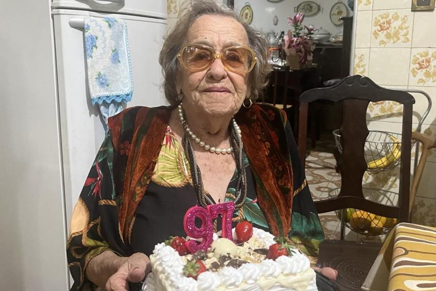 Ivone Isaac Ferreira, que comandou durante muitas décadas a famosa Caleche Boutique, aniversariou dia 20 de junho, chegando aos 97 anos