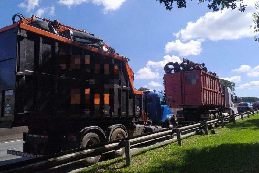 Os caminhões foram parados pelos detetives na rodovia Anhanguera