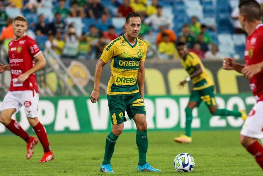 Rodriguinho estava no Cuiabá, onde fez 12 jogos na atual temporada