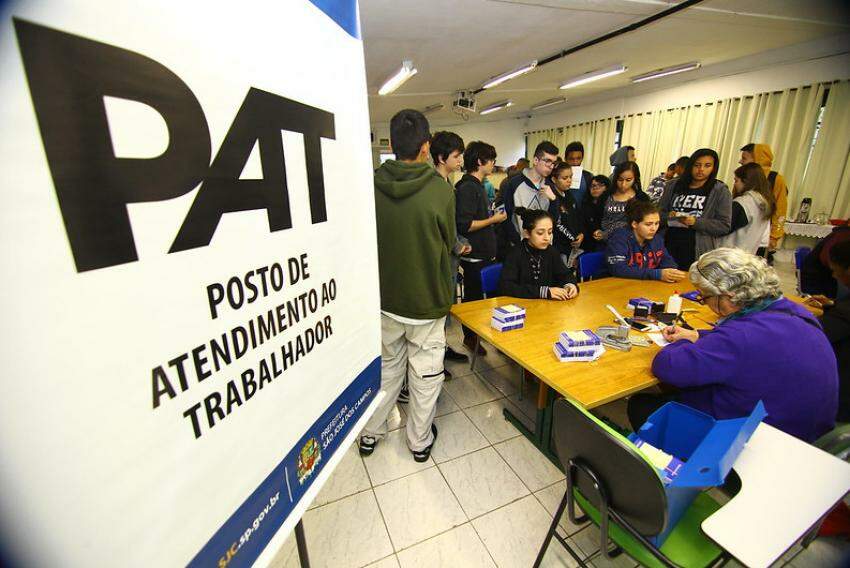 Moradores de São José buscam emprego no PAT