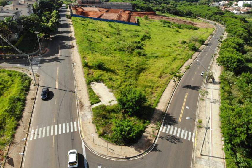 Área onde hospital seria construído fica entre a avenida Jorge Zaiden e a rua Victor Curvello de Ávila Santos, no Marambá