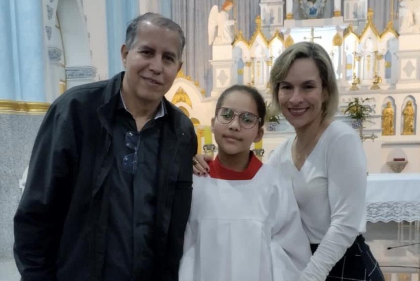 Com os pais Marcelo Tidy (atuante vereador) e Karina Arantes, está a gracinha de Marcela, que inicia um novo ciclo