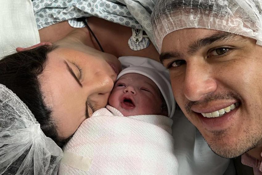 Chegou, para a alegria dos papais Henrique Martins e Marina Moscardini, a lindinha Sofia