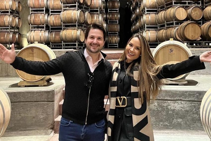 Murilo Savegnago e sua mulher Amanda Savegnago curtindo as belas vinícolas de Mendoza, na Argentina