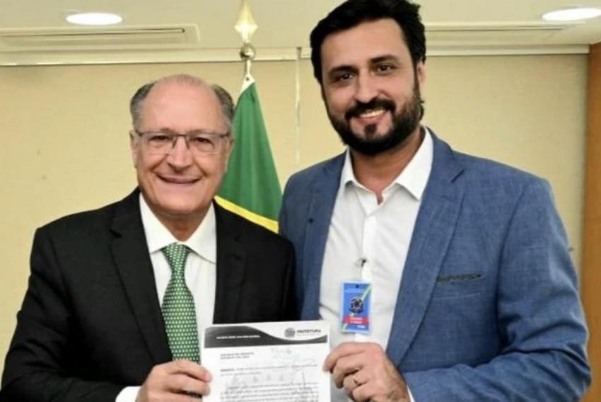 Vice-presidente da República, Geraldo Alckmin, com o prefeito de São José da Bela Vista (SP), Walter Cássio