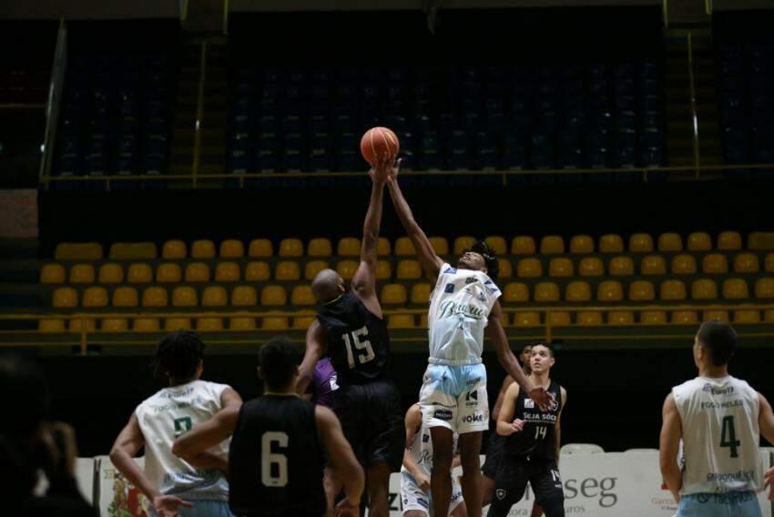 São José Basketball mandará partida contra São Paulo no Teatrão