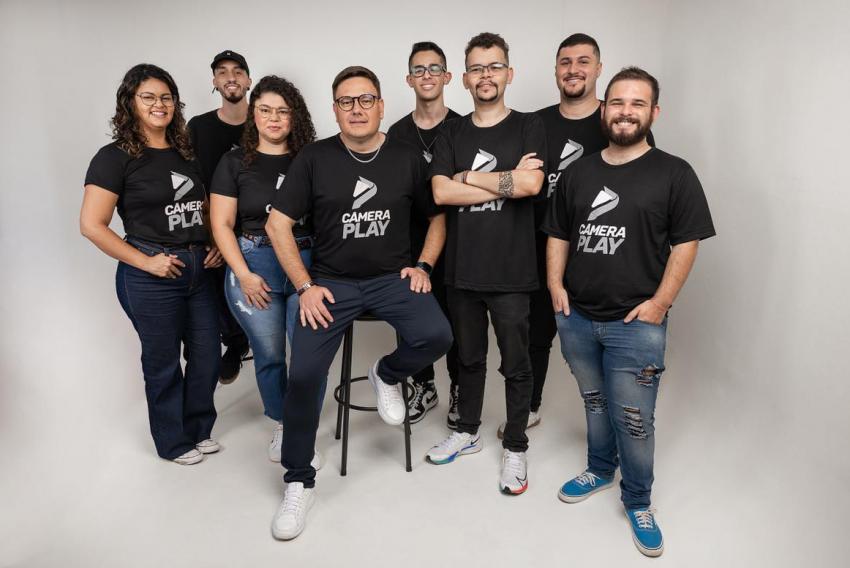 O staff competente da Câmera Play, com o diretor Samuel Mello vivendo sua melhor fase
