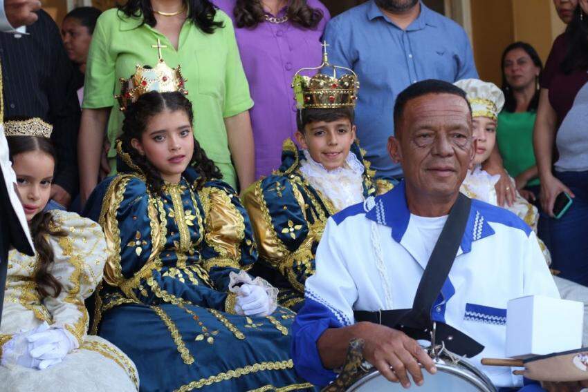 Mestre Bira com a Corte de Jesuânia, em Minas Gerais