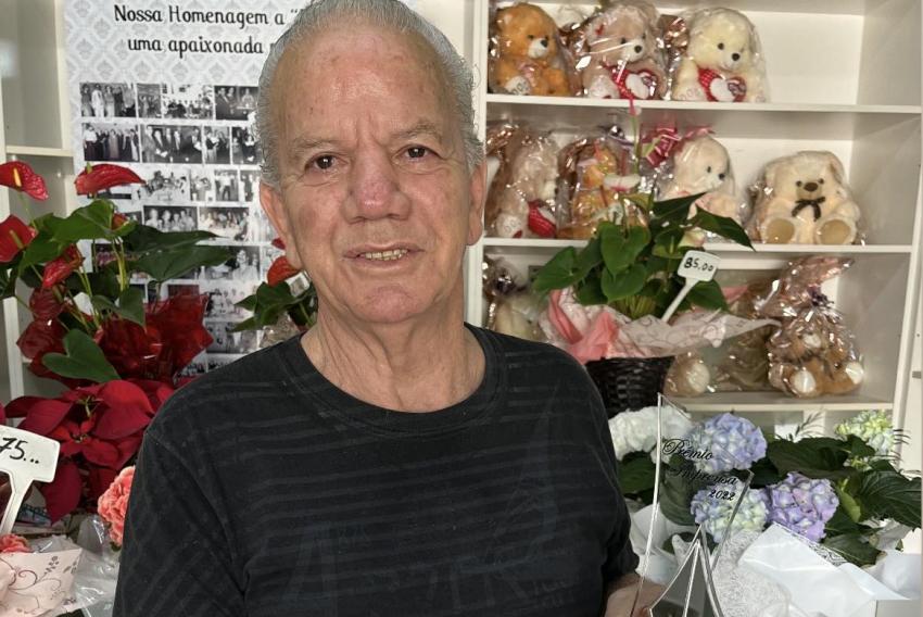 O maior florista de todos os tempos, Liliko, está afastado de suas atividades por alguns dias