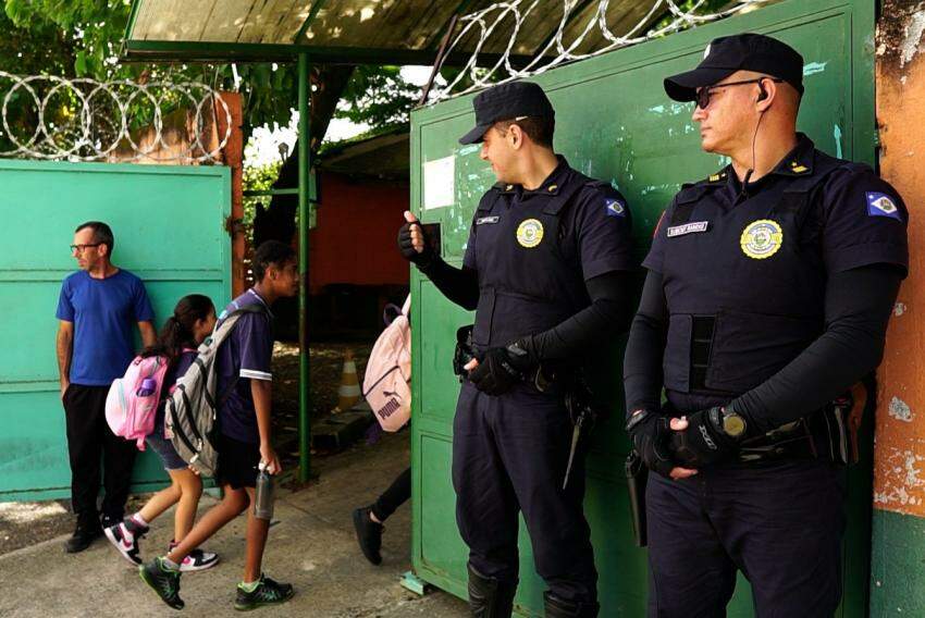 Equipe da Guarda Municipal reforça a segurança em escolas