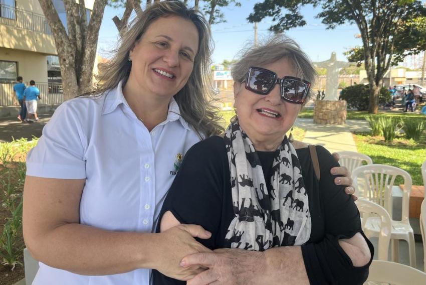 Com a filha Camila Archetti, neste flash está a querida ex-presidente da Apae de Franca Maria Ignez Tosello Archetti