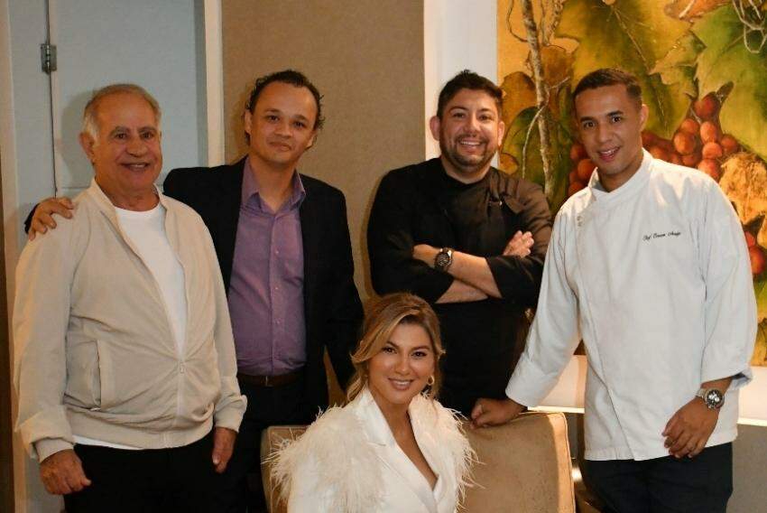 Alessandra e Hamilton Cordeiro e os Chefs Everson Carvalho, Alexandre Bertolasse e Alicio Jr. 