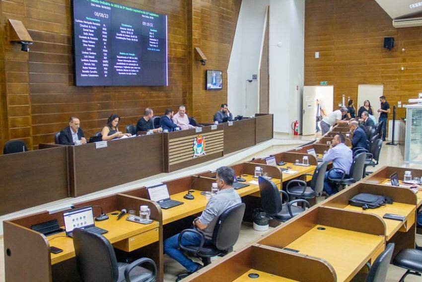 Vereadores se reúnem com representantes da SABESP para buscarem informações  sobre quais foram as providências adotadas quanto as alegações de  contaminação da água – Câmara Municipal de São Roque