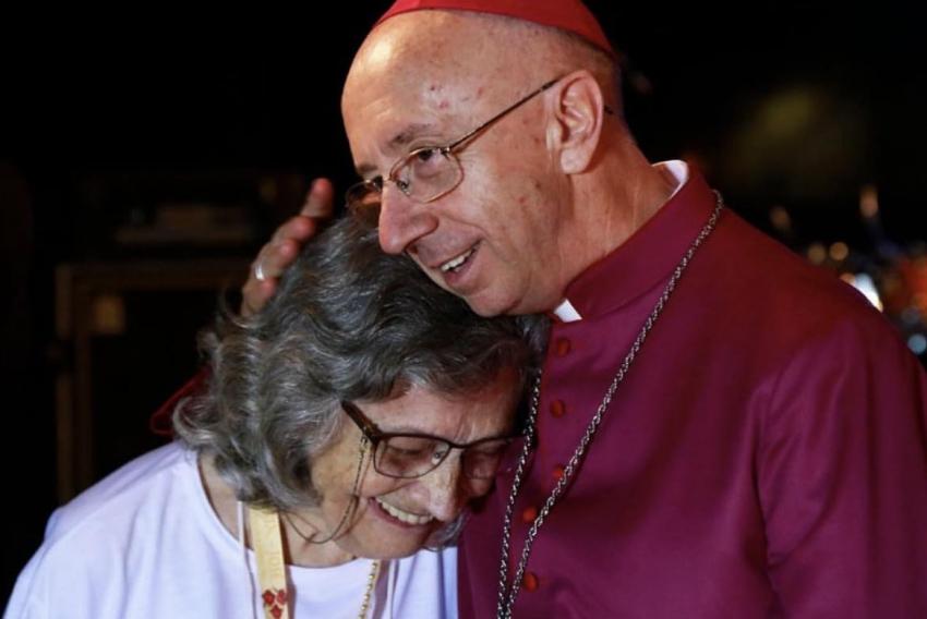 No click com o bispo diocesano de Franca, Dom Paulo Roberto Beloto, está a querida Lolita Lemos Silveira