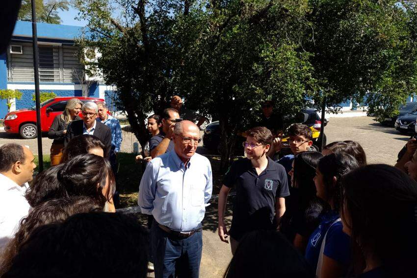 Geraldo Alckmin conversa com estudantes de Medicina da Unitau, em Taubaté