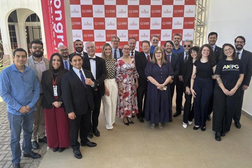 Diretor e vice-diretora da FDF, José Sergio Saraiva e Lislene Ledier Aylon, entre os convidados de recente congresso