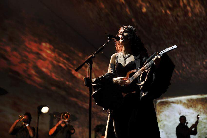 Marisa Monte durante show da turnê Portas