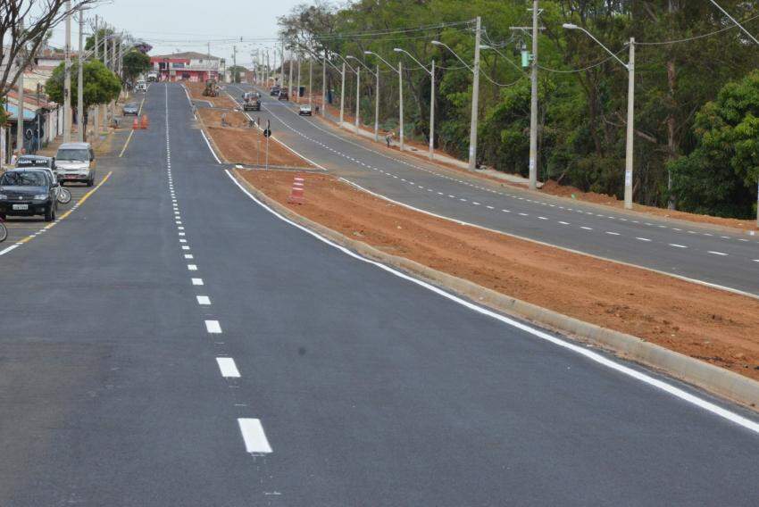 Avenida Geralda Rocha, no Jardim Tropical
