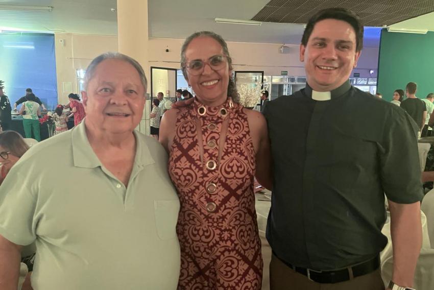 Da Paróquia Nossa Senhora das Graças, Frei Dito Stefani e Frei Edmilson Vidal com a querida Marli Corrêa